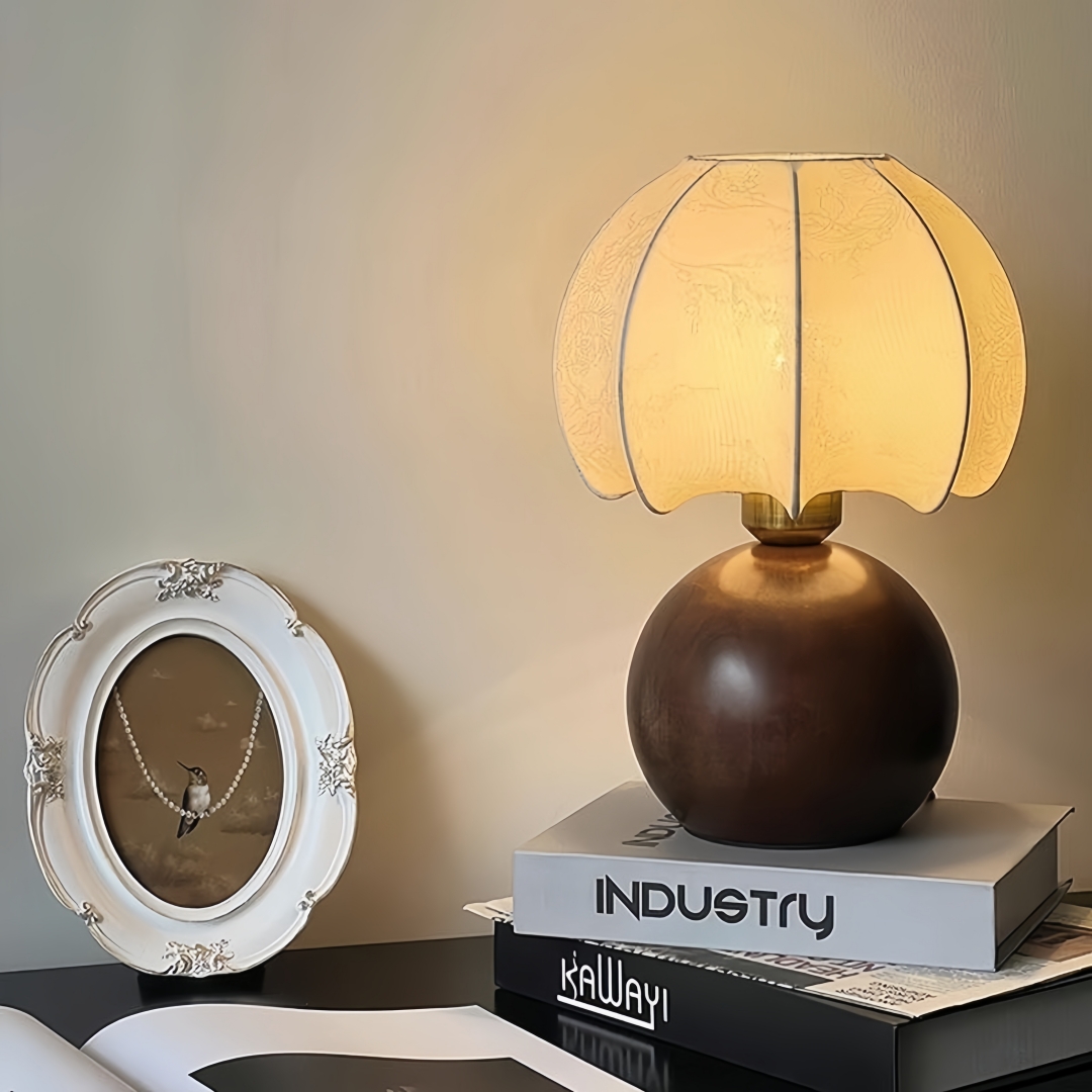 Home Decor Vintage - Vintage floral table lamp, medieval bedside