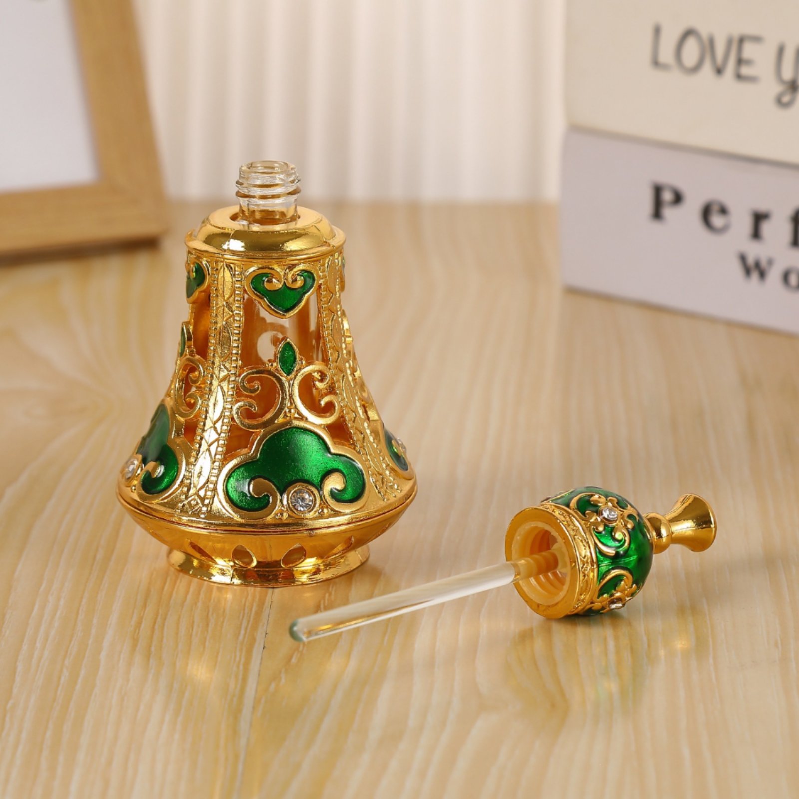 Ornate Perfume Bottle Faceted  - Home Decor Vintage avaliação e preço